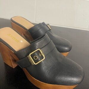 Lightweight, clog style heel